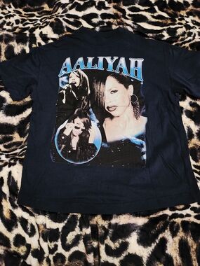 Divided Aaliyah Graphic Tee in Black and Blue